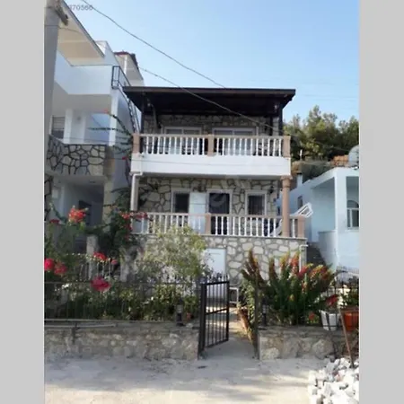 Denize Sifir, Ferah 2 Katli Muestakil Yazlik Ev.