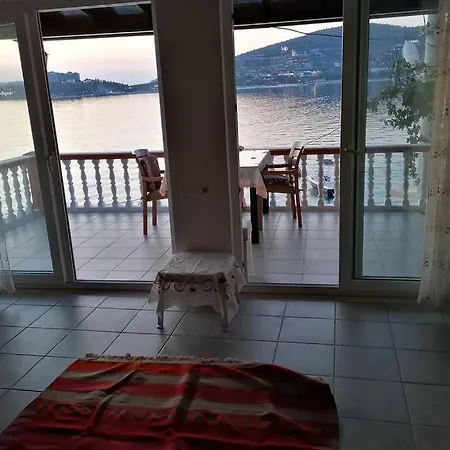 Denize Sifir, Ferah 2 Katli Muestakil Yazlik Ev. 别墅 *